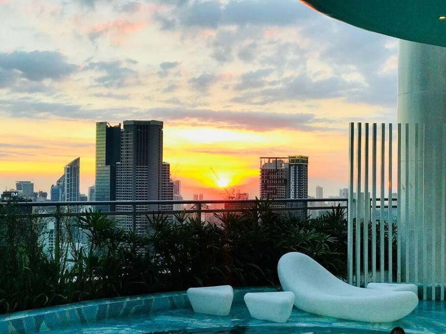 Acqua Private Residence Livingstone Tower Condo Unit With Free Wifi Маніла Екстер'єр фото
